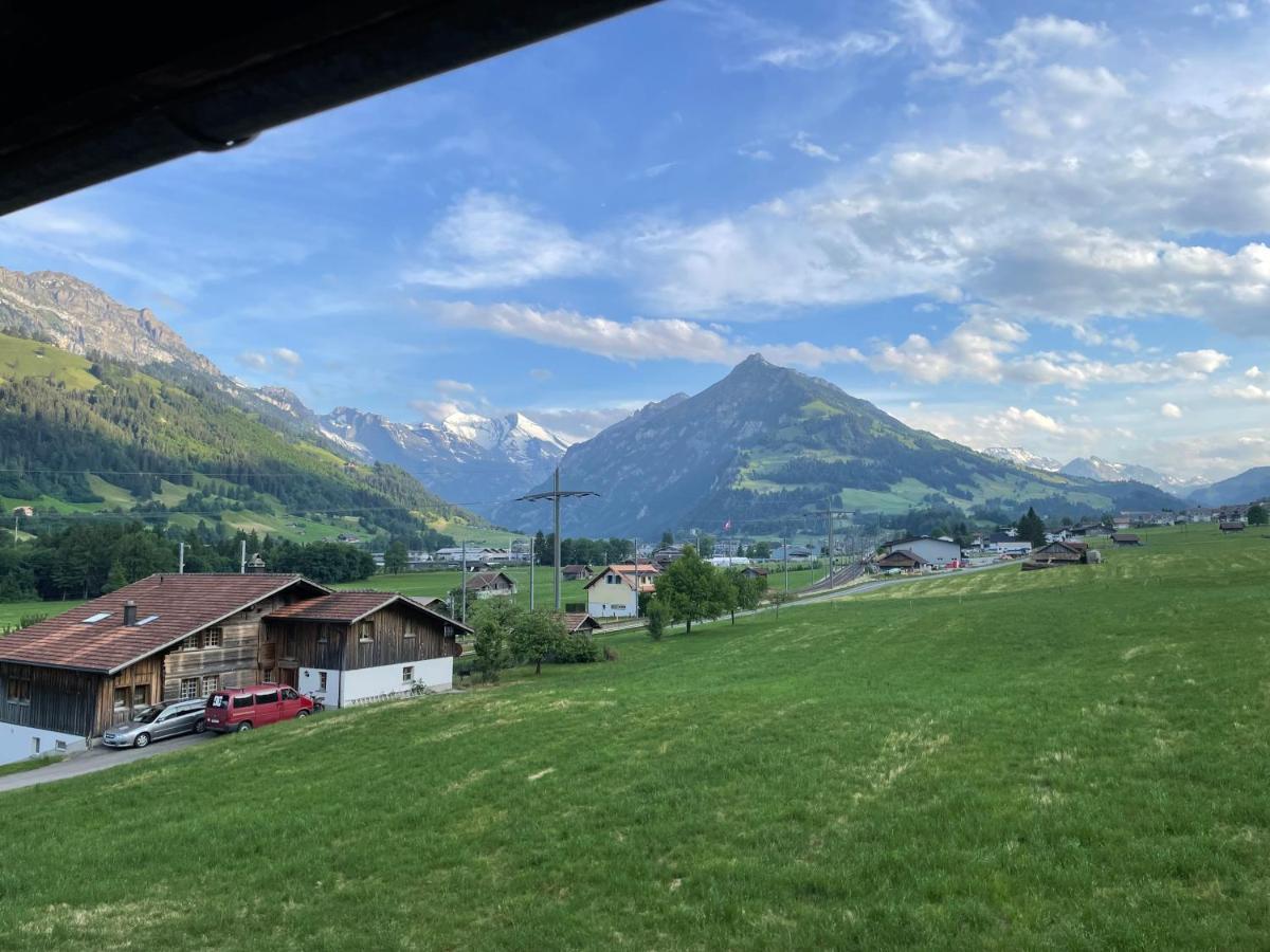 Edelweiss 4 Zi Ferienwohnung In Landhaus Frutigen Bagian luar foto