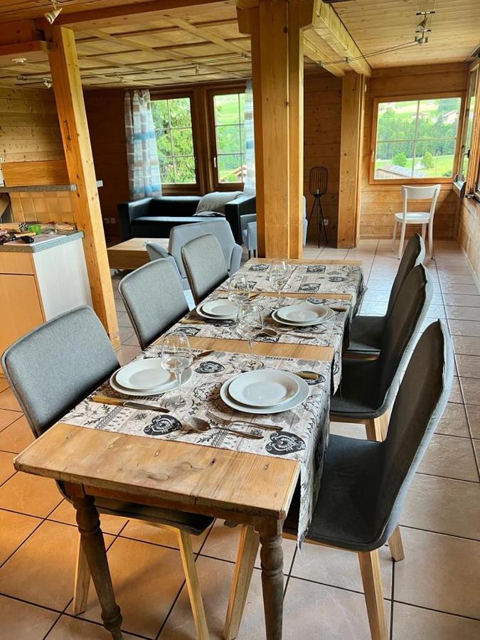 Edelweiss 4 Zi Ferienwohnung In Landhaus Frutigen Bagian luar foto