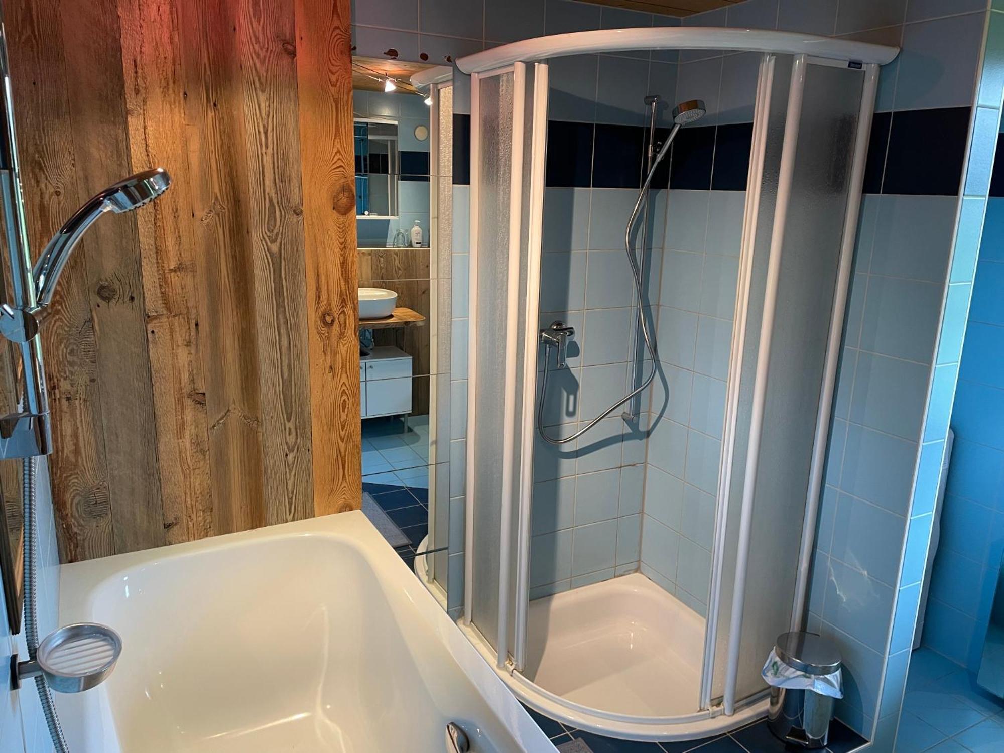 Edelweiss 4 Zi Ferienwohnung In Landhaus Frutigen Bagian luar foto