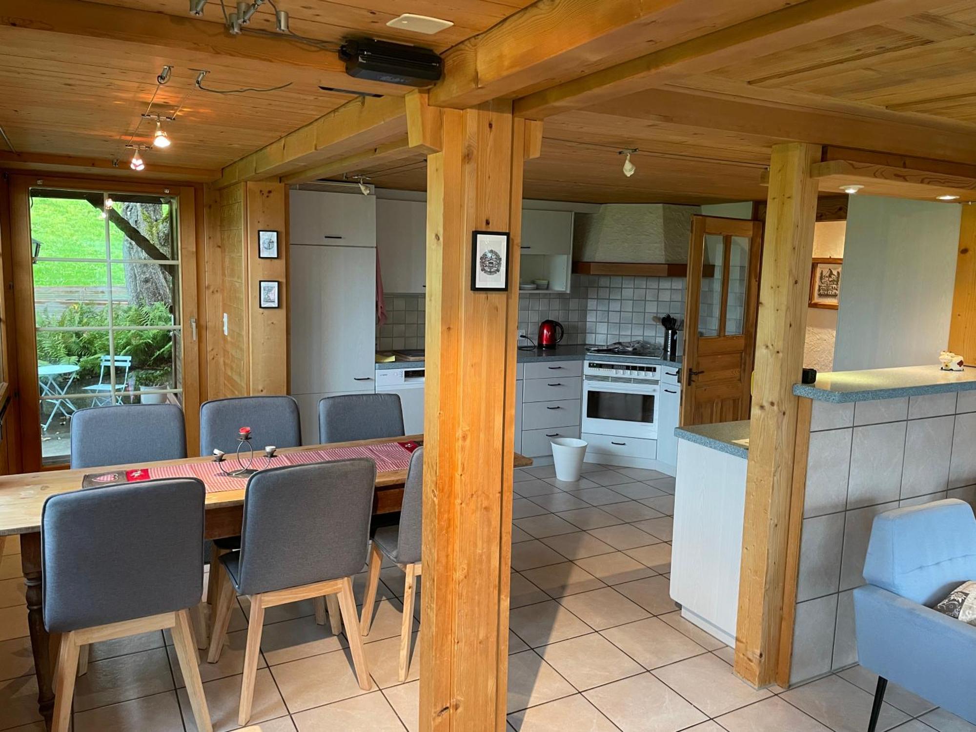 Edelweiss 4 Zi Ferienwohnung In Landhaus Frutigen Bagian luar foto