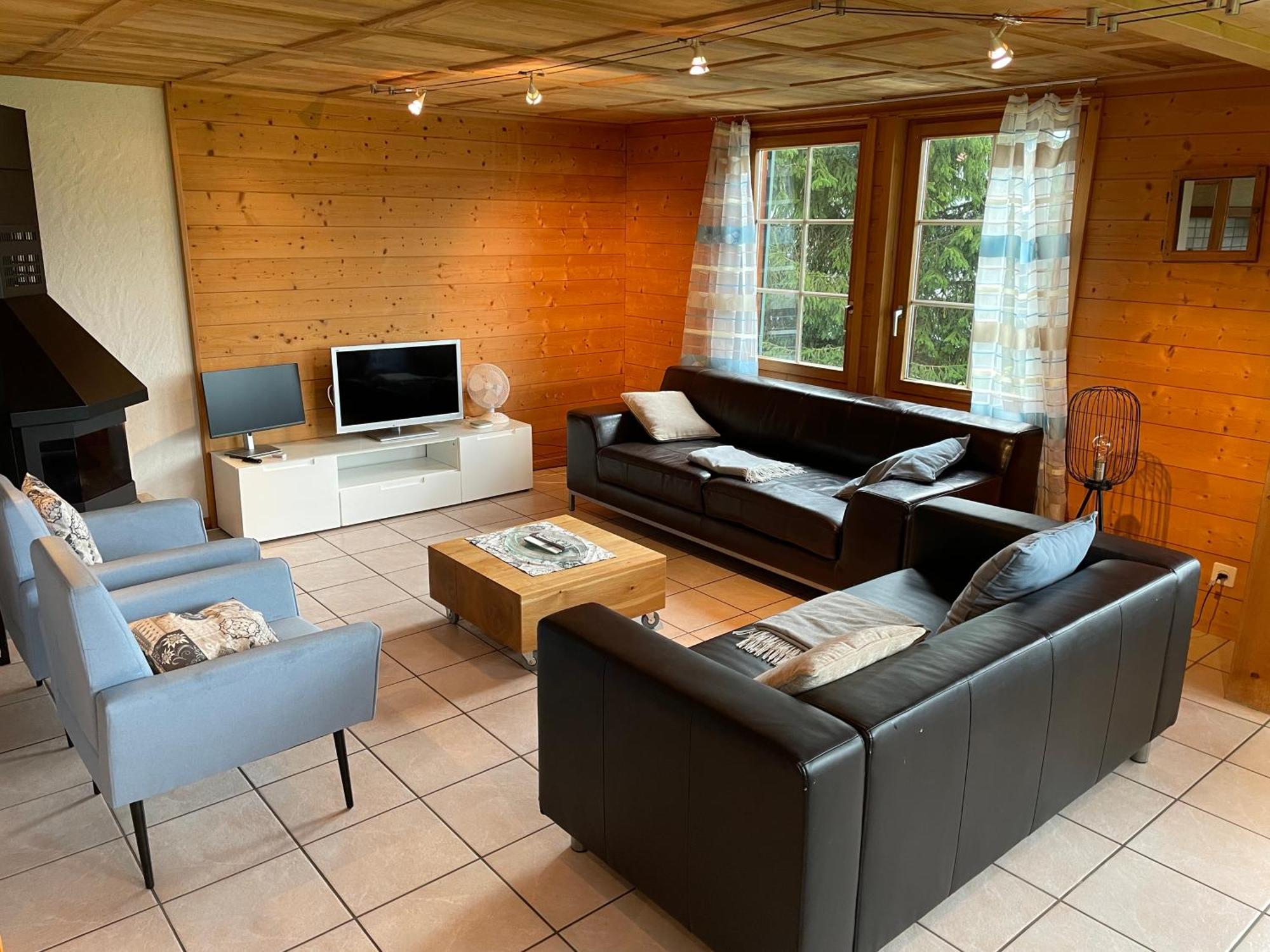 Edelweiss 4 Zi Ferienwohnung In Landhaus Frutigen Bagian luar foto