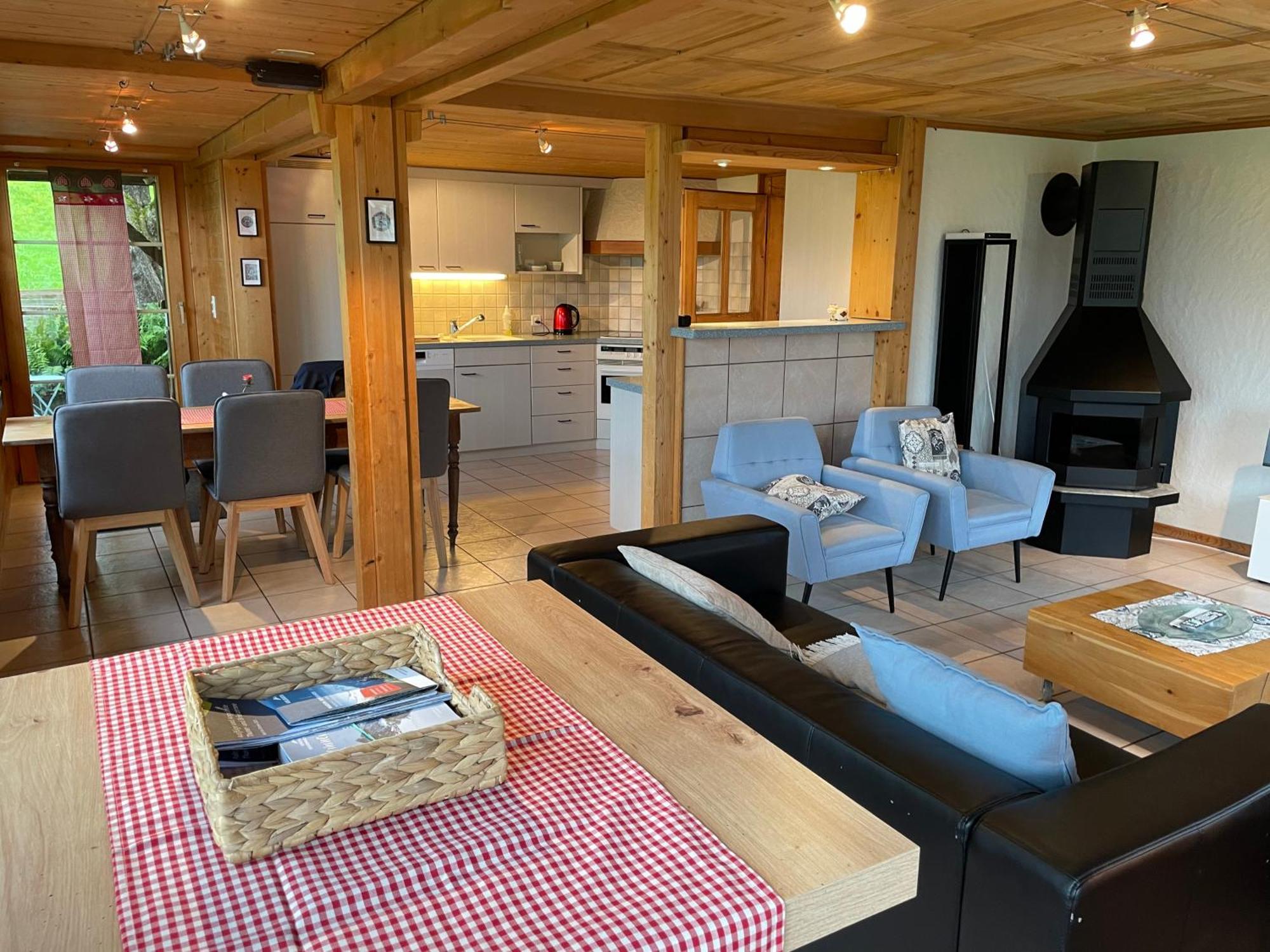 Edelweiss 4 Zi Ferienwohnung In Landhaus Frutigen Bagian luar foto