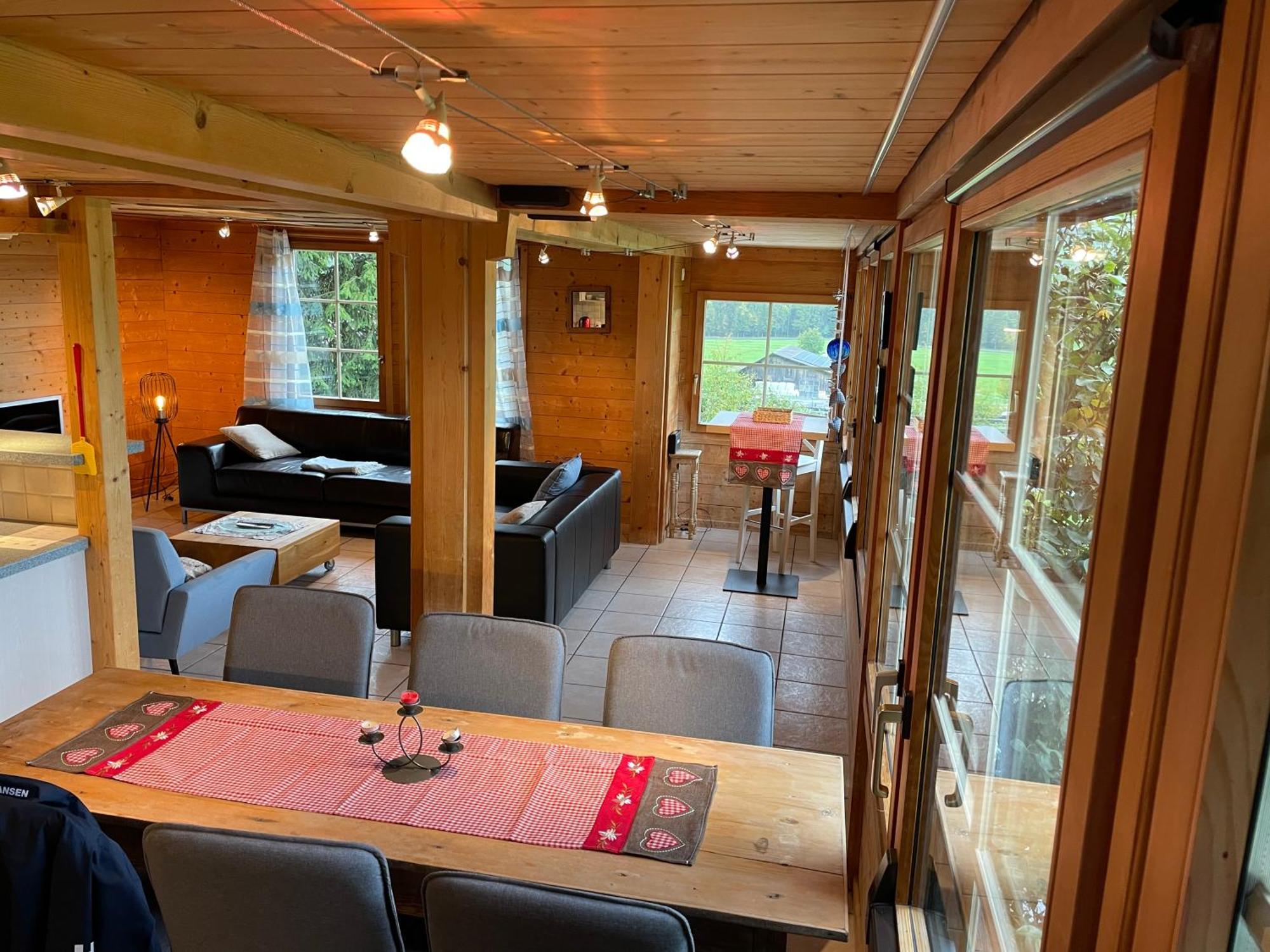 Edelweiss 4 Zi Ferienwohnung In Landhaus Frutigen Bagian luar foto